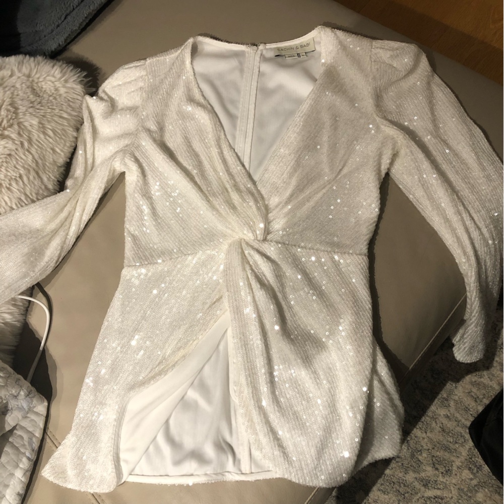 Sachin & Babi ivory sequined 3/4 sleeve top. - Picture 4 of 10